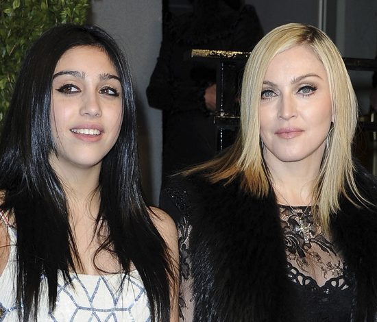 Дочь Мадонны сделала татуировку в честь родителей