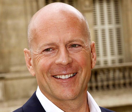 Сильно постаревший Брюс Уиллис не смог сдержать слез