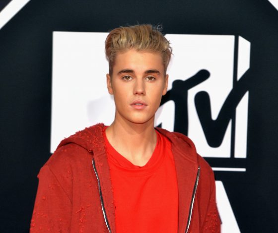 Джастин Бибер и другие звезды на красной дорожке MTV EMA