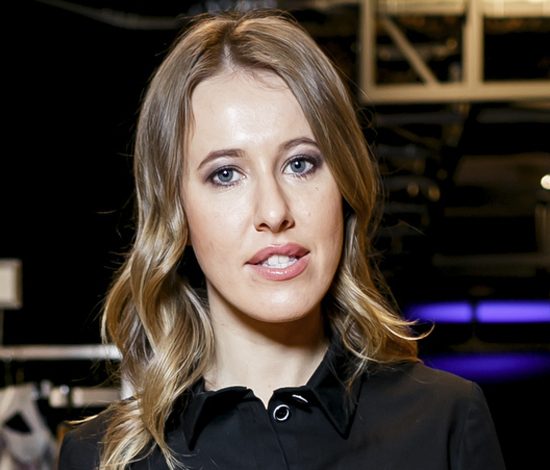 Ксения Собчак оголила грудь