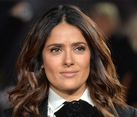 Сальма Хайек поразила пышным бюстом