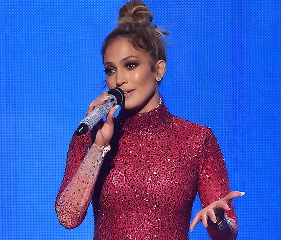 10 лучших нарядов Дженнифер Лопес на AMA-2015