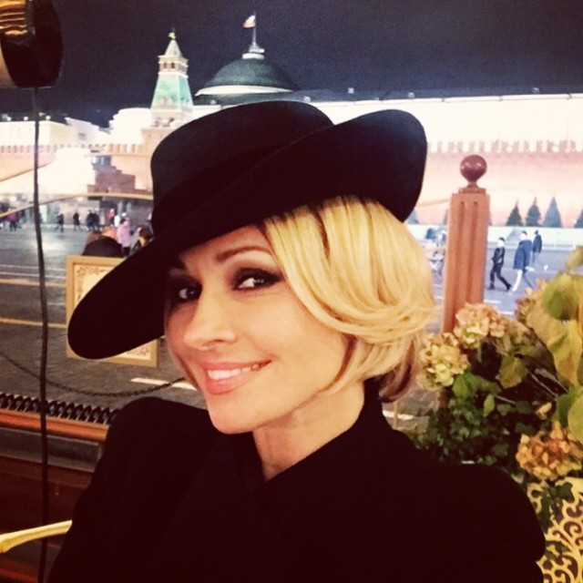 Анжелика Агурбаш делала селфи на фоне Кремля.