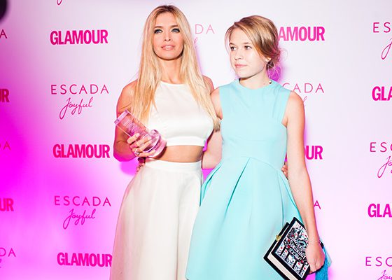 ﻿Одно лицо! Поклонники перепутали Веру Брежневу с ее дочкой