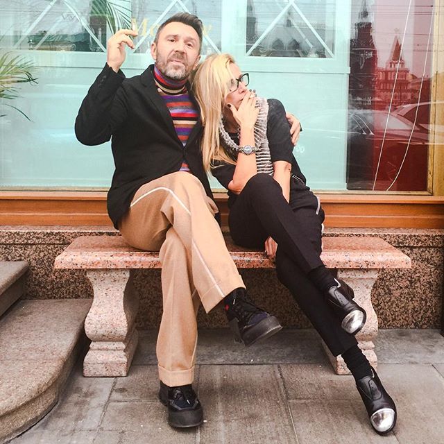 Ника Белоцерковская повела своего друга Шнура на выставку Серова.