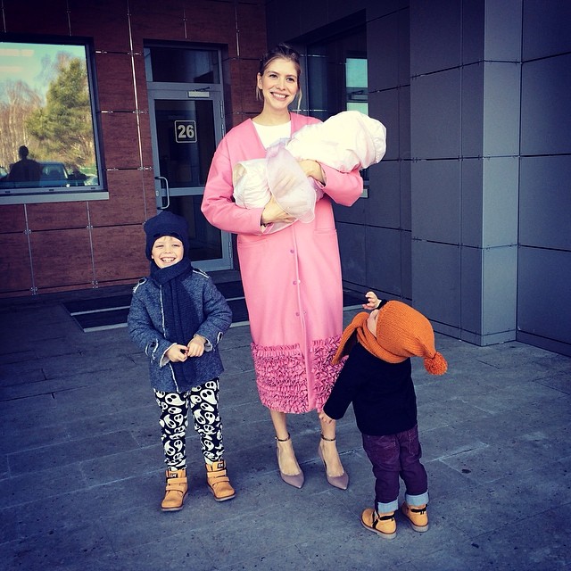 Елена Перминова (29) с детьми