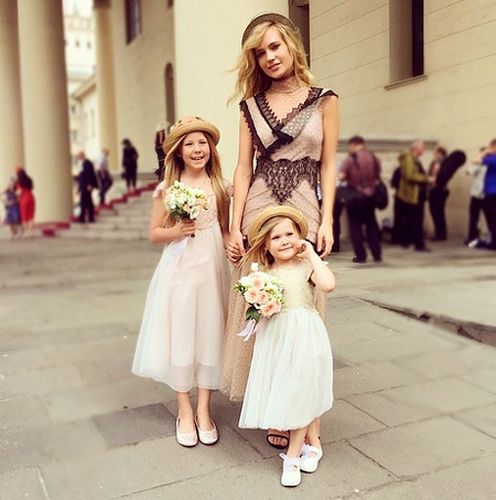 Наталья Ионова (29) с дочками Лидией (8) и Верой (4)