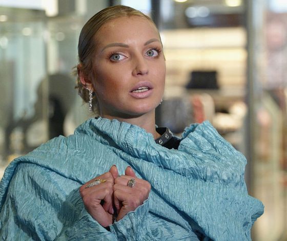 Британские таблоиды смеются над Волочковой. А все из-за одного фото!