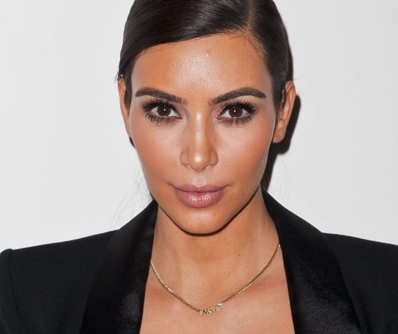Зачем Ким Кардашьян удаляет посты в своем Facebook?