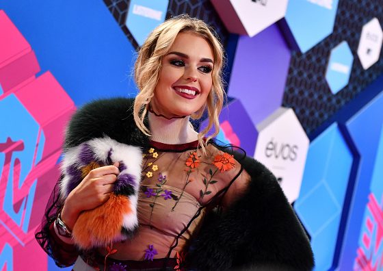 Кто как: лучшие образы звезд на премии MTV EMA − 2016