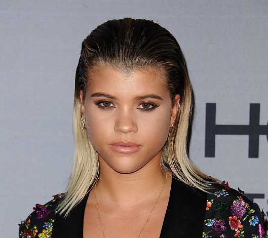 Бывшая девушка Джастина Бибера умеет делать тату