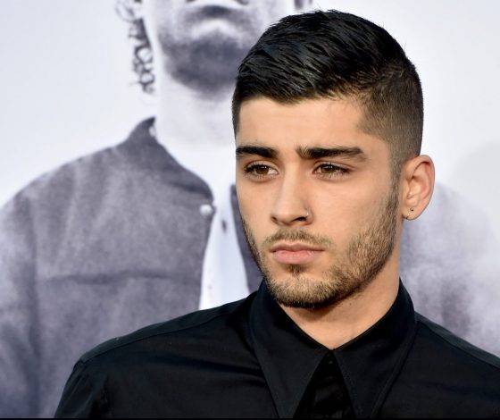 Снова странное поведение: Зейн Малик сделал татуировку на голове