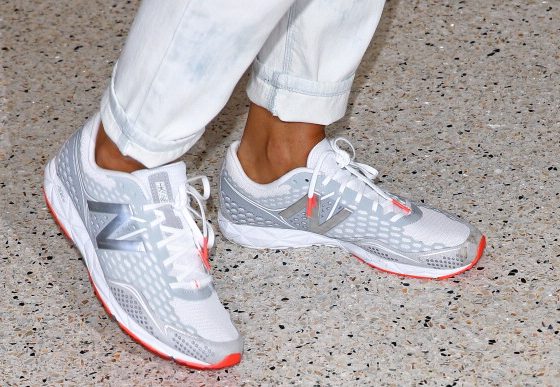 Американцы сжигают кроссовки New Balance из-за Трампа