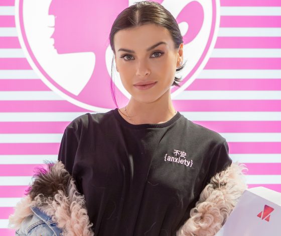 Лена Темникова, Андрей Малахов и другие звезды поучаствовали в благотворительной акции «Добрая Елка»