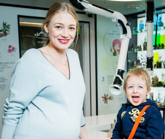 Беременная Оксана Акиньшина, Алиса Гребенщикова и Ирена Понарошку на открытии парфюмерной лаборатории «Л’Этуаль» в Кидзании 