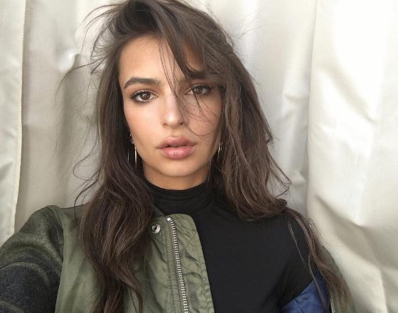 Снова разделась: Эмили Ратажковски вообще без одежды