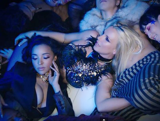 Очень сексуальная Бритни Спирс в новом клипе Slumber Party