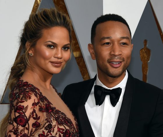 Они вообще чего-нибудь стесняются? Новое фото Джона Ледженда и Крисси Тейген