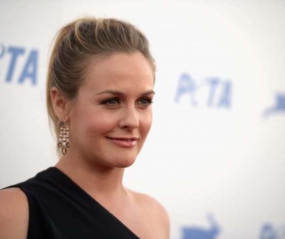 40-летняя Алисия Сильверстоун разделась в защиту животных