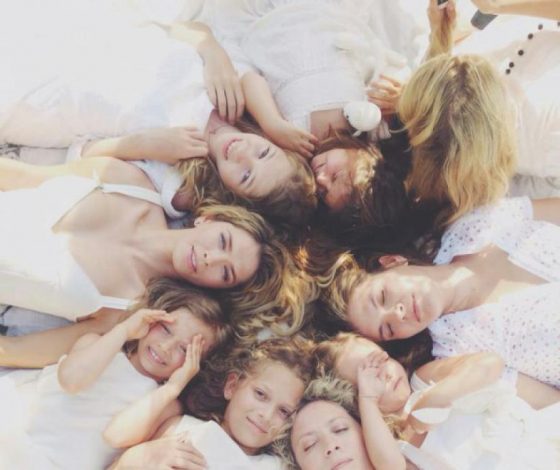 Как звезды отметили День Матери?