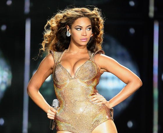 Бейонсе взорвала соцсети сообщением о беременности и побила рекорд Селены Гомес