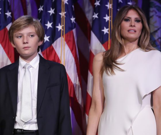 Мелания Трамп будет судиться с блогером, назвавшим ее сына аутистом
