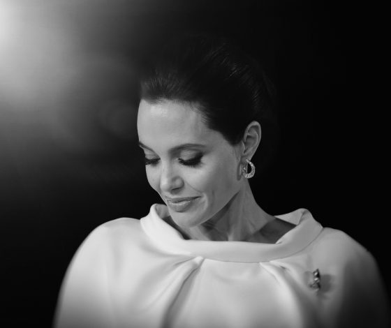 Анджелина Джоли сходит с ума после развода с Брэдом Питтом