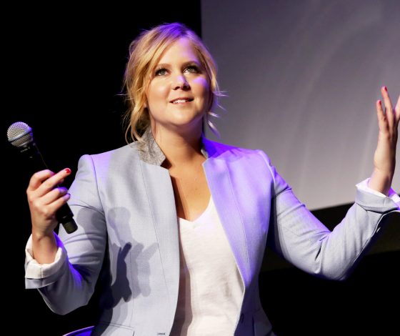 Эми Шумер играет Барби и отвечает хейтерам