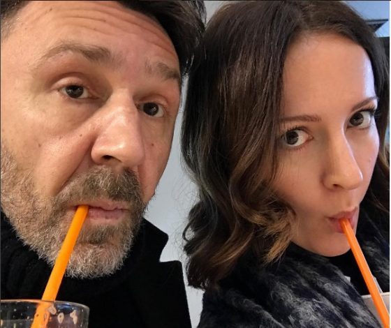 Сергей Шнуров поздравил жену с годовщиной отношений в своем репертуаре