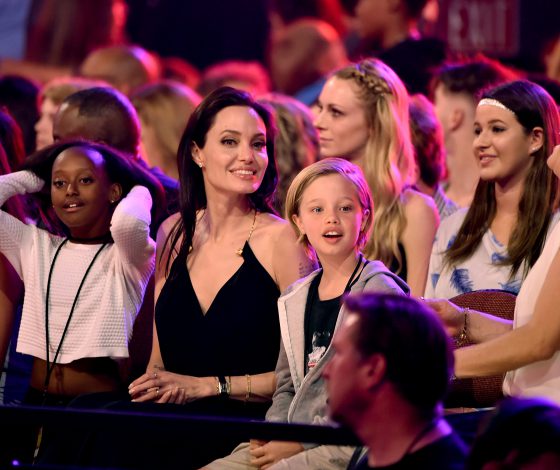 И снова с детьми. Новый выход Анджелины Джоли