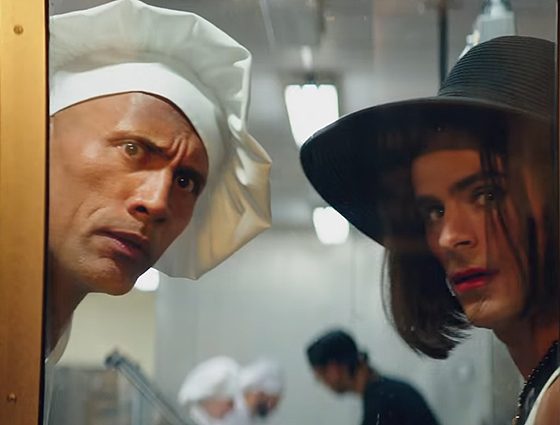 Эфрон в парике и «Скала» без майки: первый трейлер «Спасателей Малибу»