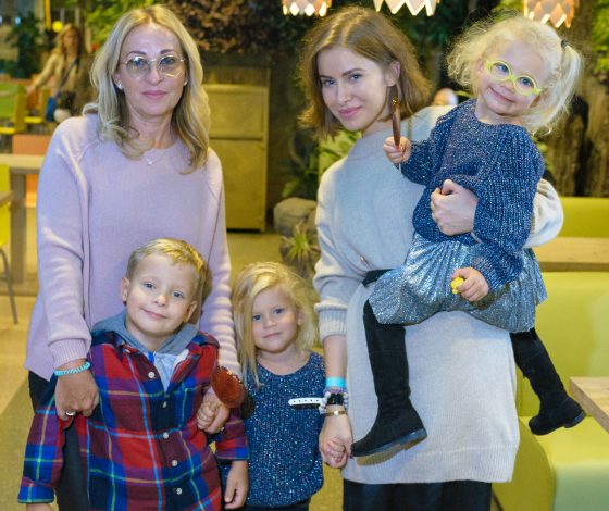 Дети Филиппа Киркорова, Тата Бондарчук–Мамиашвили с дочками на открытии «Крокус Сити Океанариума»
