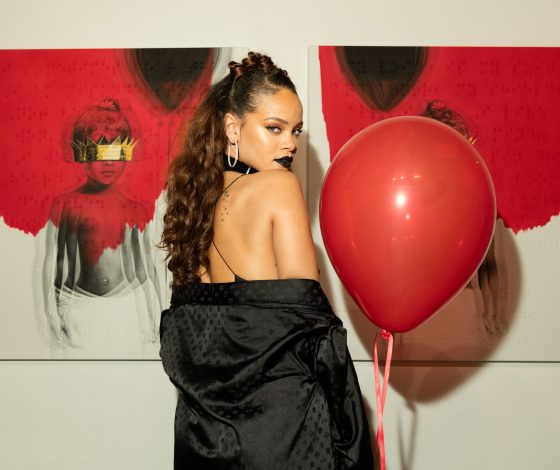 Рианна...стала уборщицей?