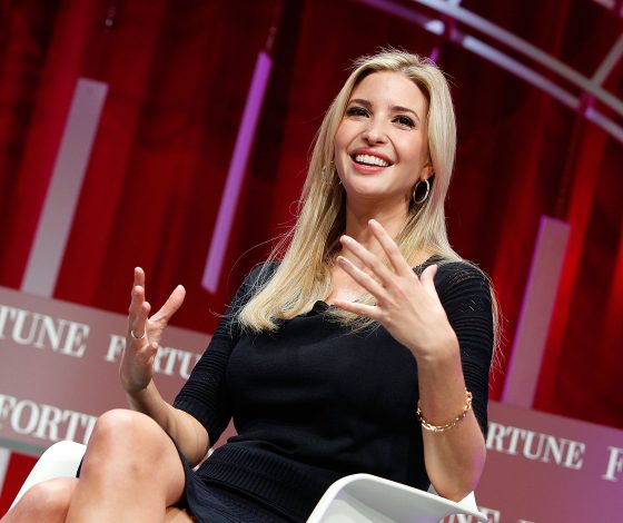 Митинг во дворе Иванки Трамп и ее первое интервью после назначения на пост в Белом доме