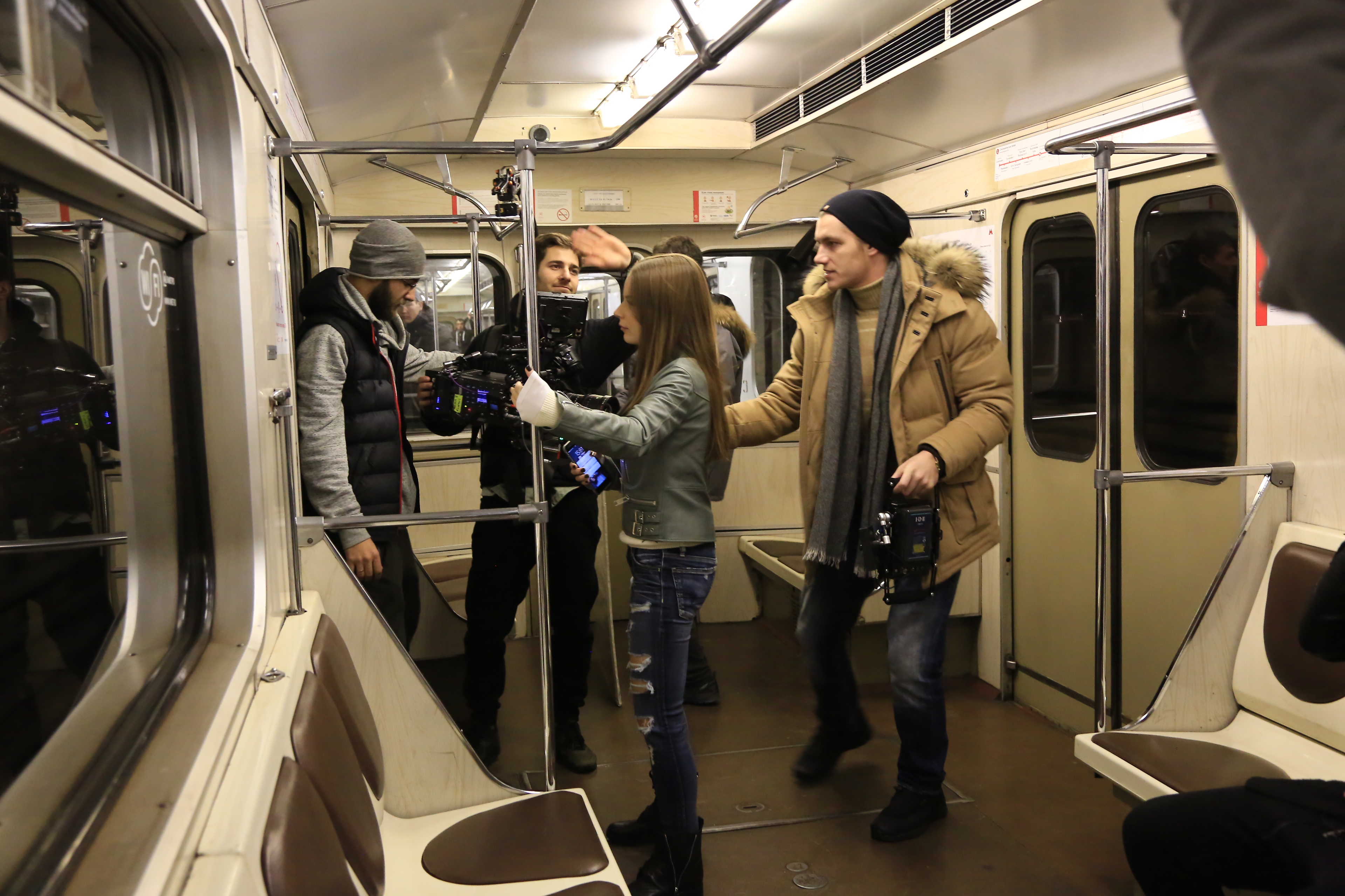 саша спилберг клип воробьев