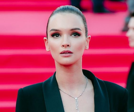 Паулина Андреева спела в метро на «Маяковской»