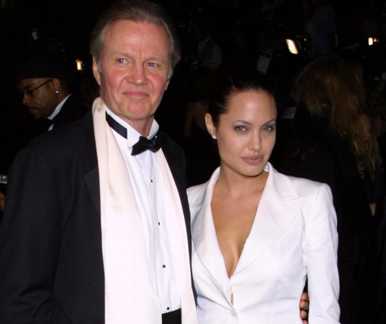 А что же отец? Папа Джоли вновь комментирует ее развод