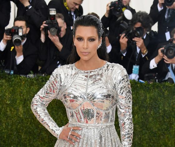 Почему Ким Кардашьян называют феррари, и с каким авто сравнивают Хлои? Спойлер: мы бы обиделись!