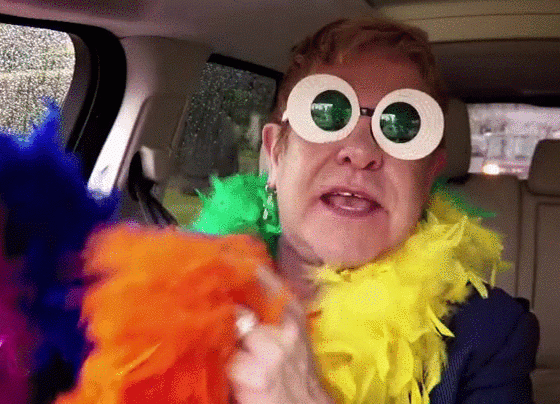 Неожиданно: хотим бомбер как у Элтона Джона!