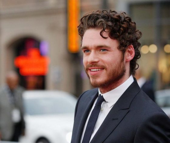 Робб Старк из «Игры престолов» влюбился! У него роман с актрисой фильма «Под покровом ночи»