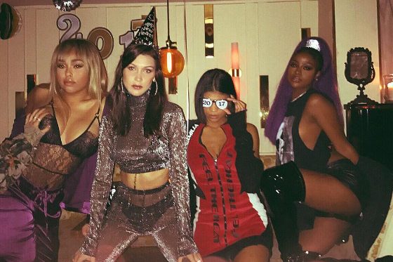 Как звезды отметили Новый год: голая Белла Хадид, новый роман Бритни Спирс и другие сюрпризы