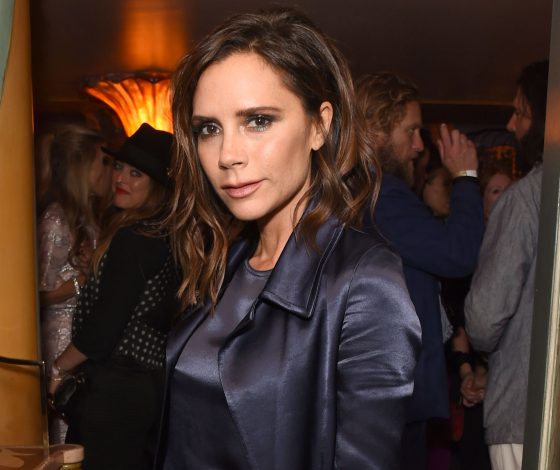 Взялась за старое: Виктория Бекхэм снова поет хиты Spice Girls