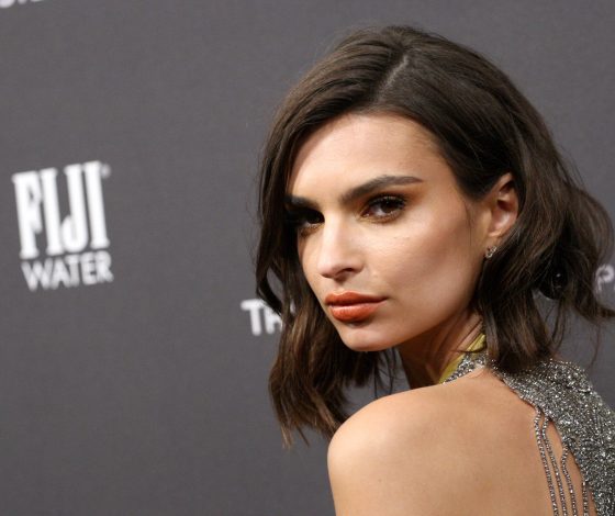 Эмили Ратаковски устала раздеваться! Теперь она решила взяться за голову! Все о новой стрижке звезды