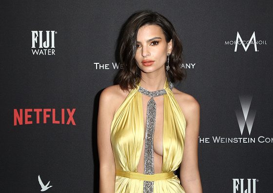 Эмили Ратаковски показала трусы всему «Золотому глобусу-2017»