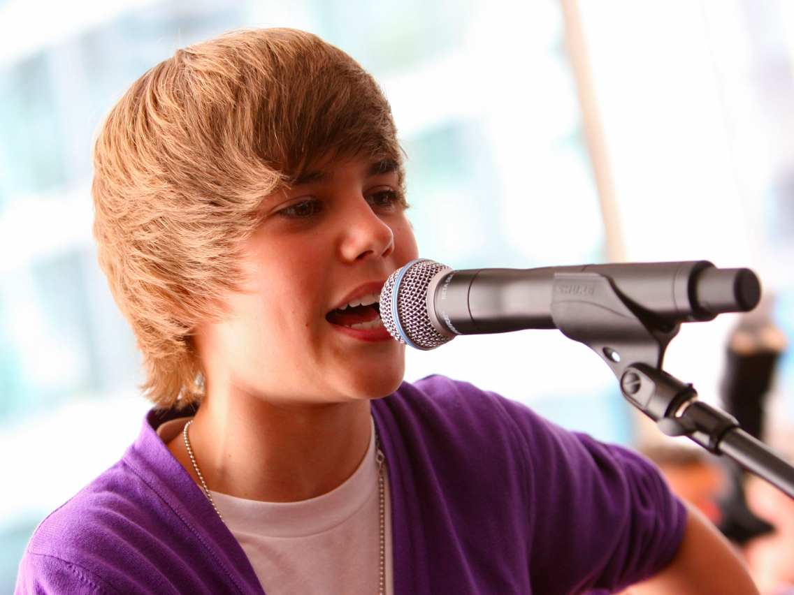 Подожди я пою. Justin Bieber. Джастин Бибер фото. Джастин Бибер 2008. Justin Bieber молодой.