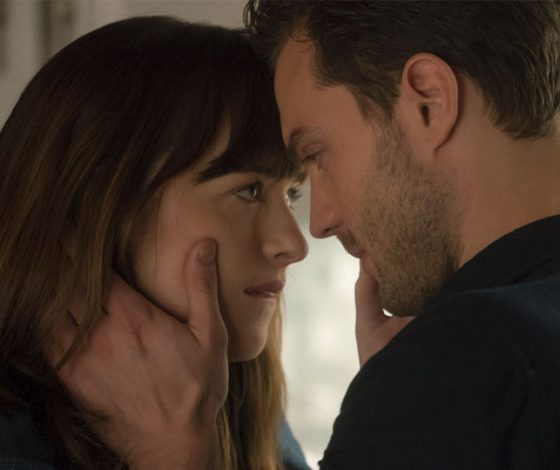 «На пятьдесят оттенков темнее» и другие киноновинки февраля. С комментариями Елены Летучей и Антона Лаврентьева