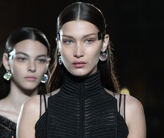 Кендалл Дженнер, Белла Хадид, Джоан Смоллс и дочь Майкла Джексона на показе Givenchy в Париже