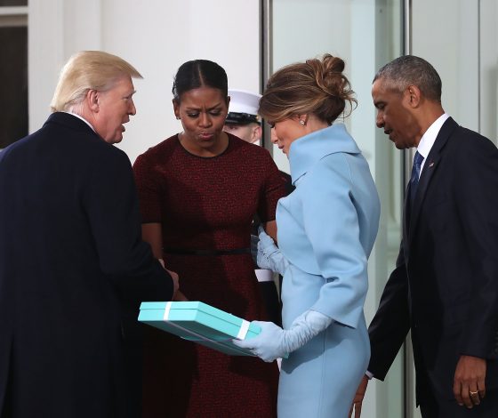 Что было в той самой коробочке Tiffany, которую Мелания Трамп передала Мишель Обаме?