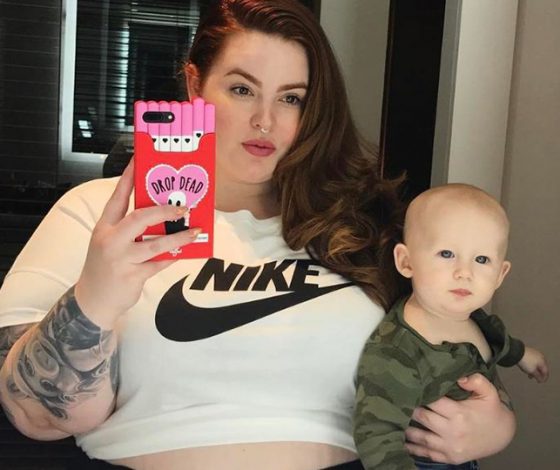 Модель plus-size Тесс Холлидей будет кормить грудью, где хочет. И ей все равно, что ты думаешь!