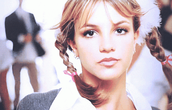 Бритни опять побрилась налысо! Но на этот раз только в кино!